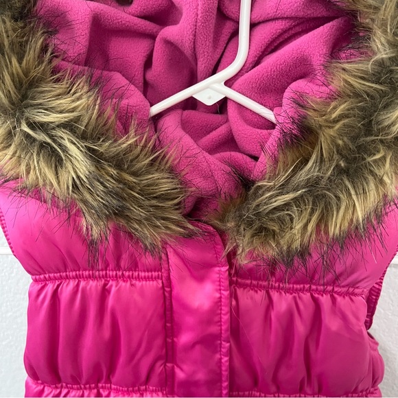 Kids Old Navy puffer vest - Picture 7 of 11